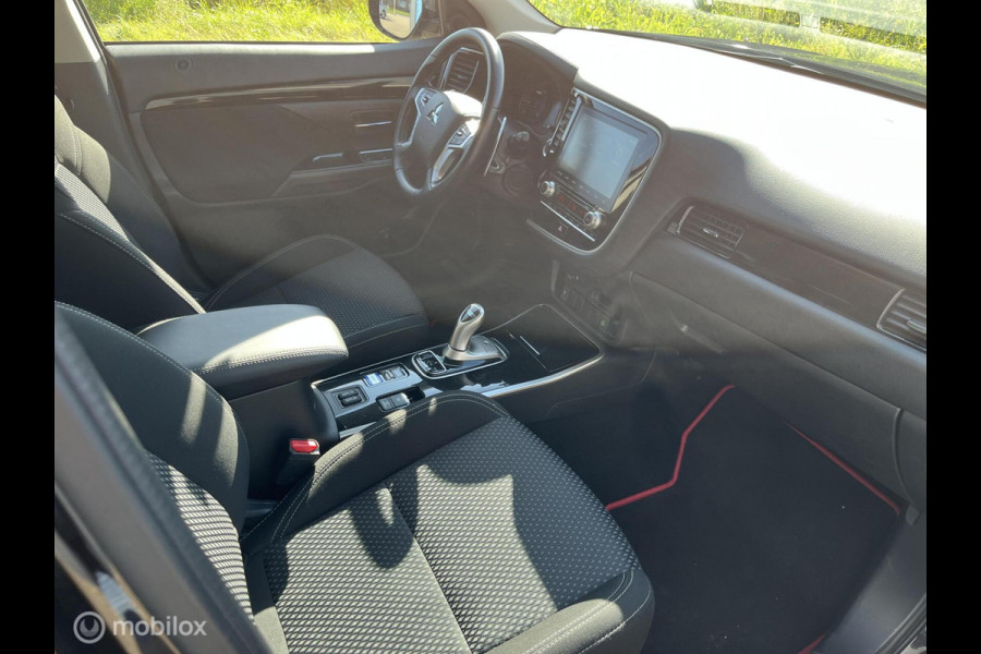 Mitsubishi Outlander 2.4 PHEV Pure +
