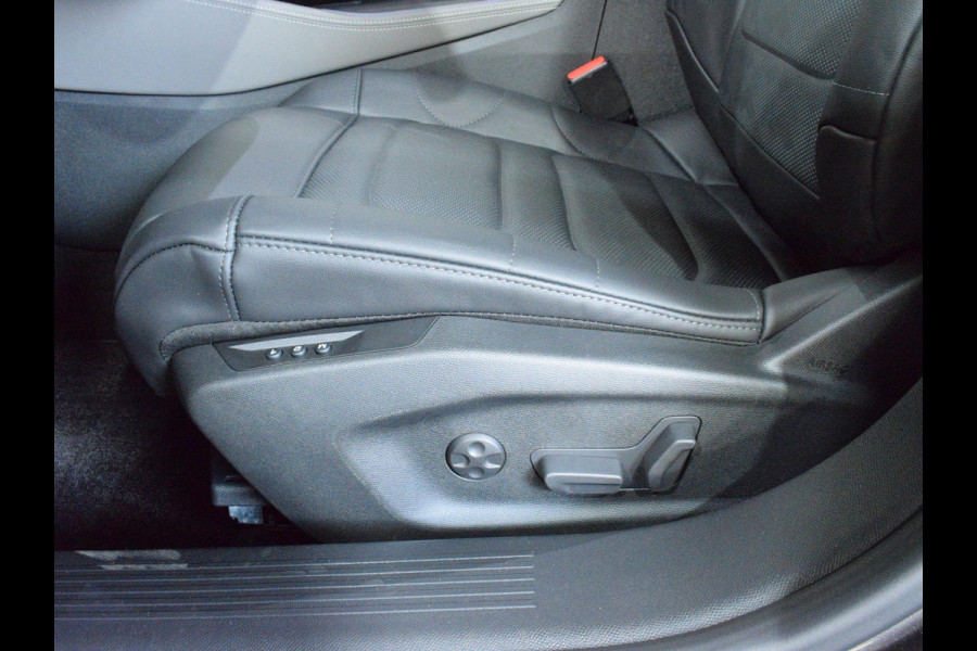 Citroën C5 X 1.6 Plug-in Hybrid 225 Max MASSAGE STOELEN | SCHUIFKANTELDAK | 360 CAMERA MET SENSOREN | NAVIGATIE | CARPLAY | UIT VOORRAAD LEVERBAAR Citroën C5 X 1.6 Plug-in Hybrid 225 Max MASSAGE STOELEN | SCHUIFKANTELDAK | 360 CAMERA MET SENSOREN | NAVIGATIE | CARPLAY | UIT VOORRAAD LEVERBAAR