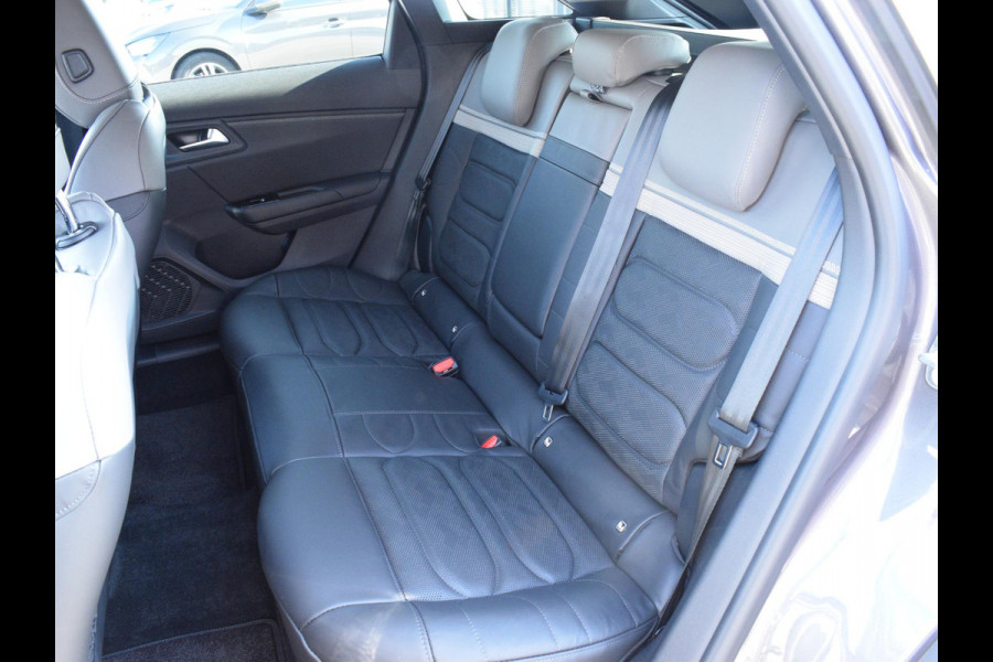 Citroën C5 X 1.6 Plug-in Hybrid 225 Max MASSAGE STOELEN | SCHUIFKANTELDAK | 360 CAMERA MET SENSOREN | NAVIGATIE | CARPLAY | UIT VOORRAAD LEVERBAAR Citroën C5 X 1.6 Plug-in Hybrid 225 Max MASSAGE STOELEN | SCHUIFKANTELDAK | 360 CAMERA MET SENSOREN | NAVIGATIE | CARPLAY | UIT VOORRAAD LEVERBAAR