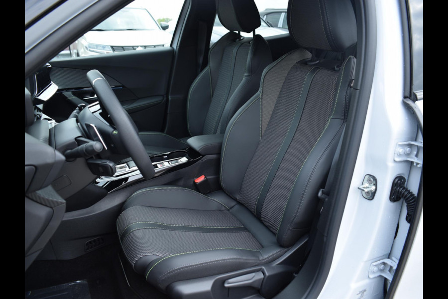 Peugeot 2008 1.2 Hybrid 136 GT | CAMERA + SENSOREN | CARPLAY | NAVI | ADAPTIVE C.C. Peugeot 2008 1.2 Hybrid 136 GT | CAMERA + SENSOREN | CARPLAY | NAVI | ADAPTIVE C.C.