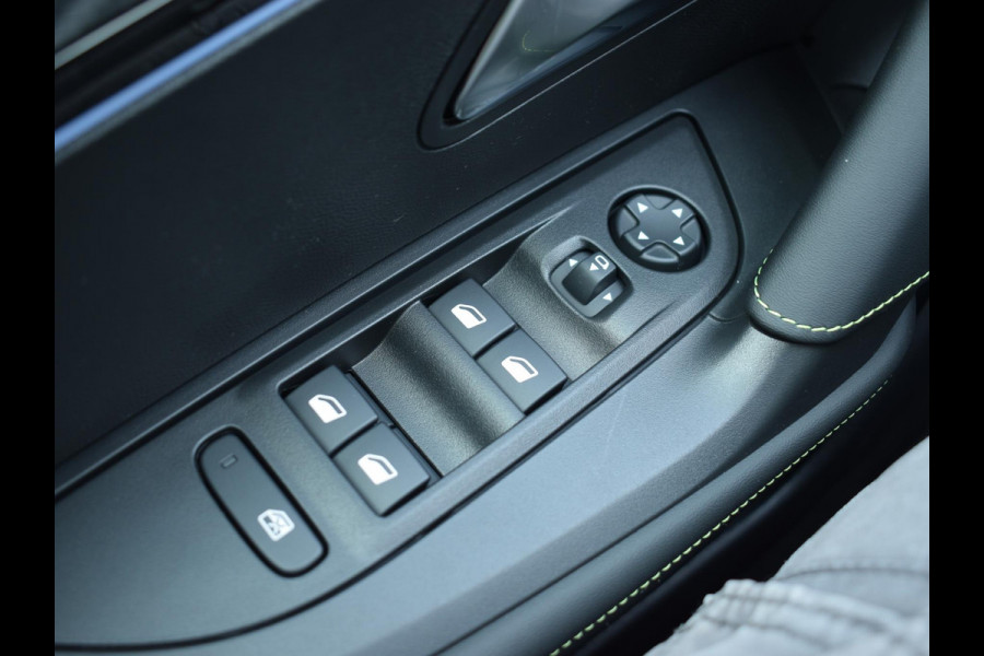 Peugeot 2008 1.2 Hybrid 136 GT | CAMERA + SENSOREN | CARPLAY | NAVI | ADAPTIVE C.C. Peugeot 2008 1.2 Hybrid 136 GT | CAMERA + SENSOREN | CARPLAY | NAVI | ADAPTIVE C.C.