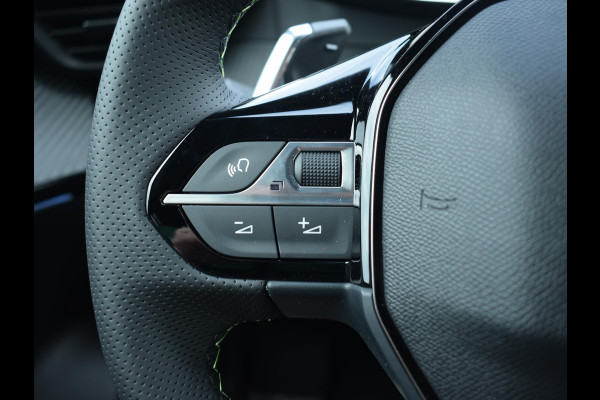 Peugeot 2008 1.2 Hybrid 136 GT | CAMERA + SENSOREN | CARPLAY | NAVI | ADAPTIVE C.C. Peugeot 2008 1.2 Hybrid 136 GT | CAMERA + SENSOREN | CARPLAY | NAVI | ADAPTIVE C.C.
