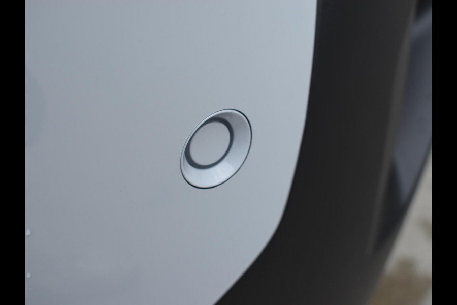 Peugeot 2008 1.2 Hybrid 136 GT | CAMERA + SENSOREN | CARPLAY | NAVI | ADAPTIVE C.C. Peugeot 2008 1.2 Hybrid 136 GT | CAMERA + SENSOREN | CARPLAY | NAVI | ADAPTIVE C.C.