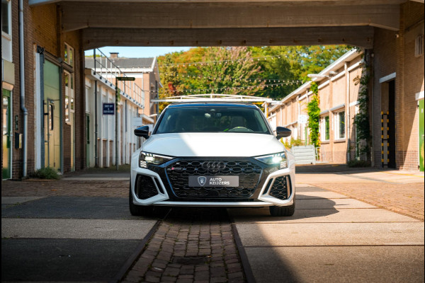 Audi RS3 Limousine 2.5 TFSI RS 3 quattro Panoramadak B&O HUD ACC Hulk Edition Audi RS3 Limousine 2.5 TFSI RS 3 quattro Panoramadak B&O HUD ACC Hulk Edition