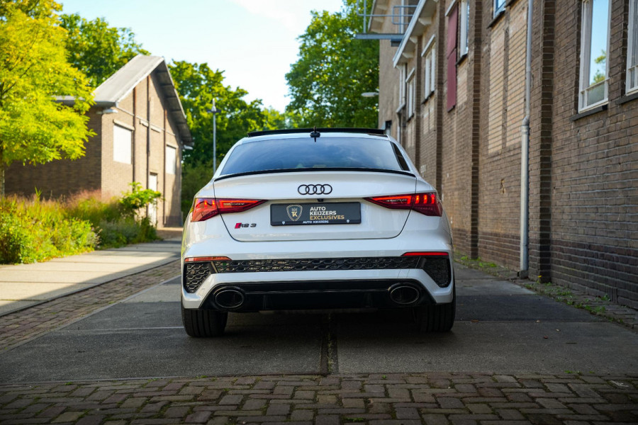 Audi RS3 Limousine 2.5 TFSI RS 3 quattro Panoramadak B&O HUD ACC Hulk Edition Audi RS3 Limousine 2.5 TFSI RS 3 quattro Panoramadak B&O HUD ACC Hulk Edition