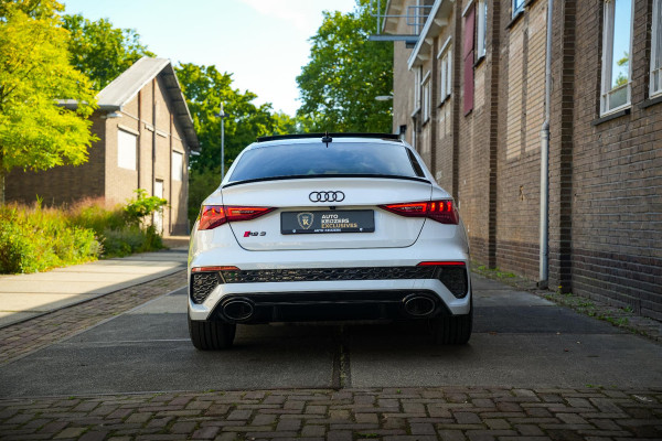 Audi RS3 Limousine 2.5 TFSI RS 3 quattro Panoramadak B&O HUD ACC Hulk Edition Audi RS3 Limousine 2.5 TFSI RS 3 quattro Panoramadak B&O HUD ACC Hulk Edition