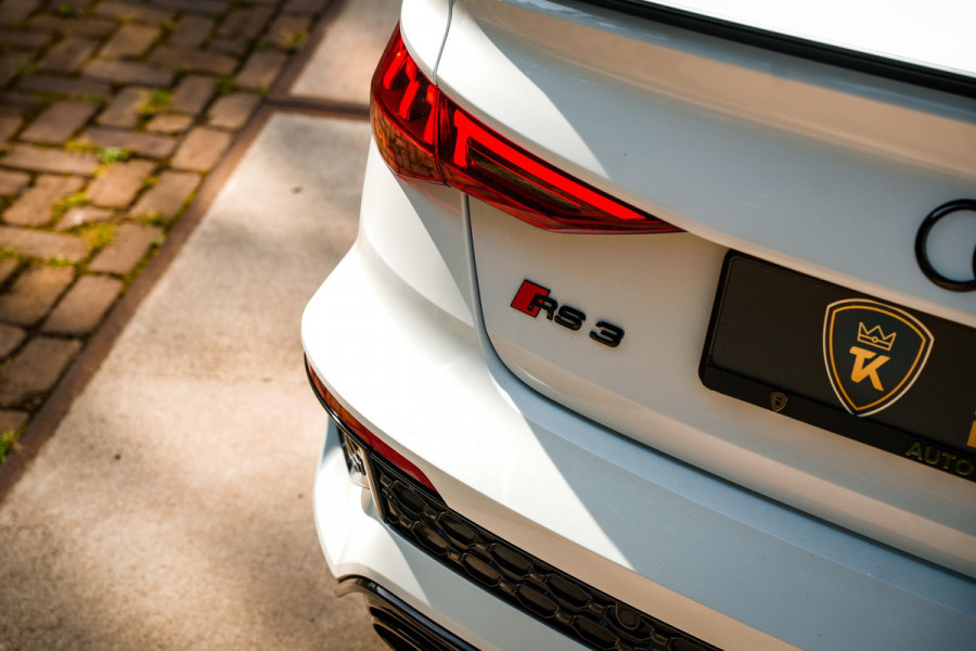 Audi RS3 Limousine 2.5 TFSI RS 3 quattro Panoramadak B&O HUD ACC Hulk Edition Audi RS3 Limousine 2.5 TFSI RS 3 quattro Panoramadak B&O HUD ACC Hulk Edition
