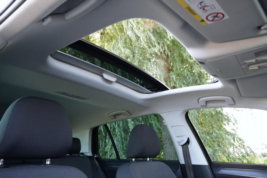 Volkswagen Golf 7.5 - 1.5 TSI R Line Automaat 150 PK | Pano-dak | Virtual | CarPlay | Acc | Stoelverwarming | Camera | Led | Pdc |