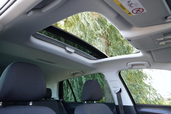 Volkswagen Golf 7.5 - 1.5 TSI R Line Automaat 150 PK | Pano-dak | Virtual | CarPlay | Acc | Stoelverwarming | Camera | Led | Pdc |