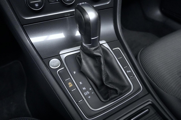 Volkswagen Golf 7.5 - 1.5 TSI R Line Automaat 150 PK | Pano-dak | Virtual | CarPlay | Acc | Stoelverwarming | Camera | Led | Pdc |