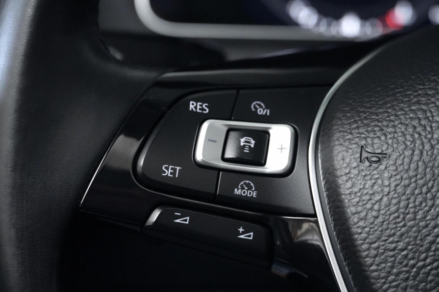Volkswagen Golf 7.5 - 1.5 TSI R Line Automaat 150 PK | Pano-dak | Virtual | CarPlay | Acc | Stoelverwarming | Camera | Led | Pdc |