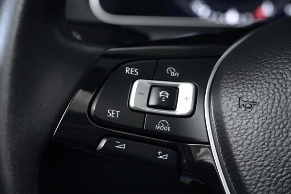Volkswagen Golf 7.5 - 1.5 TSI R Line Automaat 150 PK | Pano-dak | Virtual | CarPlay | Acc | Stoelverwarming | Camera | Led | Pdc |