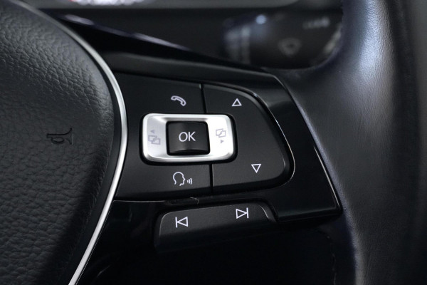 Volkswagen Golf 7.5 - 1.5 TSI R Line Automaat 150 PK | Pano-dak | Virtual | CarPlay | Acc | Stoelverwarming | Camera | Led | Pdc |