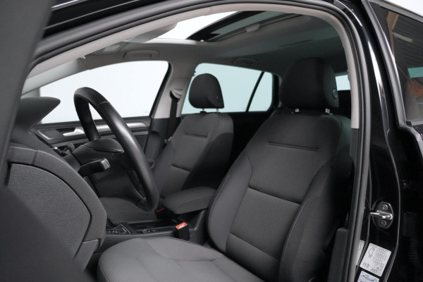Volkswagen Golf 7.5 - 1.5 TSI R Line Automaat 150 PK | Pano-dak | Virtual | CarPlay | Acc | Stoelverwarming | Camera | Led | Pdc |