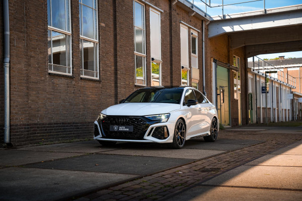 Audi A3 Limousine 2.5 TFSI RS 3 quattro Panoramadak B&O HUD ACC Hulk Edition Audi A3 Limousine 2.5 TFSI RS 3 quattro Panoramadak B&O HUD ACC Hulk Edition