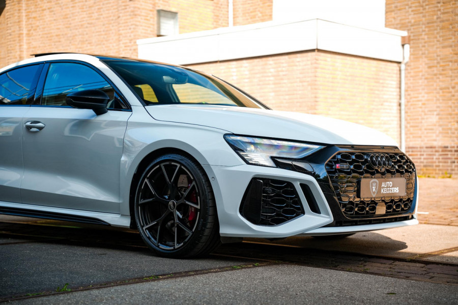 Audi A3 Limousine 2.5 TFSI RS 3 quattro Panoramadak B&O HUD ACC Hulk Edition Audi A3 Limousine 2.5 TFSI RS 3 quattro Panoramadak B&O HUD ACC Hulk Edition