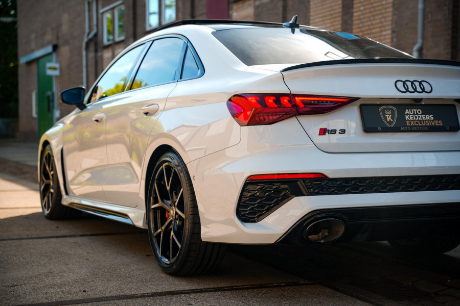 Audi A3 Limousine 2.5 TFSI RS 3 quattro Panoramadak B&O HUD ACC Hulk Edition Audi A3 Limousine 2.5 TFSI RS 3 quattro Panoramadak B&O HUD ACC Hulk Edition