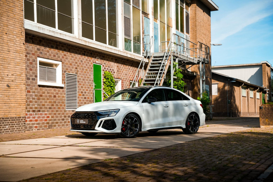 Audi A3 Limousine 2.5 TFSI RS 3 quattro Panoramadak B&O HUD ACC Hulk Edition Audi A3 Limousine 2.5 TFSI RS 3 quattro Panoramadak B&O HUD ACC Hulk Edition