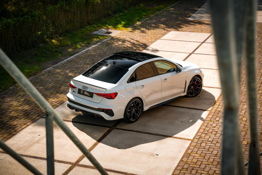 Audi A3 Limousine 2.5 TFSI RS 3 quattro Panoramadak B&O HUD ACC Hulk Edition Audi A3 Limousine 2.5 TFSI RS 3 quattro Panoramadak B&O HUD ACC Hulk Edition