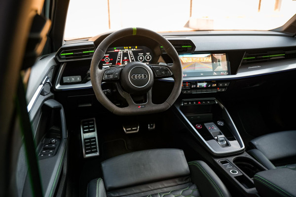 Audi A3 Limousine 2.5 TFSI RS 3 quattro Panoramadak B&O HUD ACC Hulk Edition Audi A3 Limousine 2.5 TFSI RS 3 quattro Panoramadak B&O HUD ACC Hulk Edition