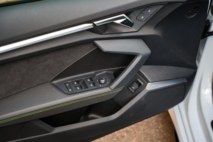 Audi A3 Limousine 2.5 TFSI RS 3 quattro Panoramadak B&O HUD ACC Hulk Edition Audi A3 Limousine 2.5 TFSI RS 3 quattro Panoramadak B&O HUD ACC Hulk Edition