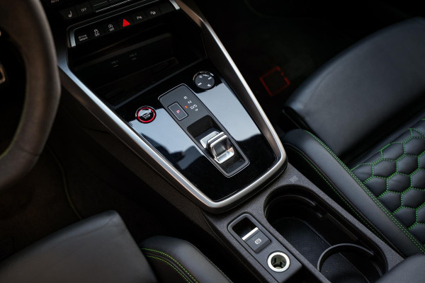 Audi A3 Limousine 2.5 TFSI RS 3 quattro Panoramadak B&O HUD ACC Hulk Edition Audi A3 Limousine 2.5 TFSI RS 3 quattro Panoramadak B&O HUD ACC Hulk Edition