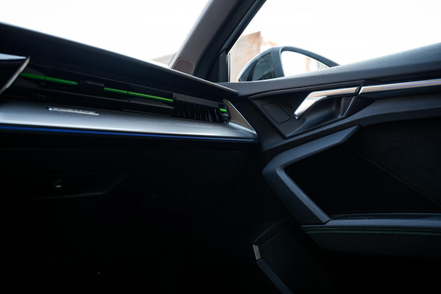 Audi A3 Limousine 2.5 TFSI RS 3 quattro Panoramadak B&O HUD ACC Hulk Edition Audi A3 Limousine 2.5 TFSI RS 3 quattro Panoramadak B&O HUD ACC Hulk Edition