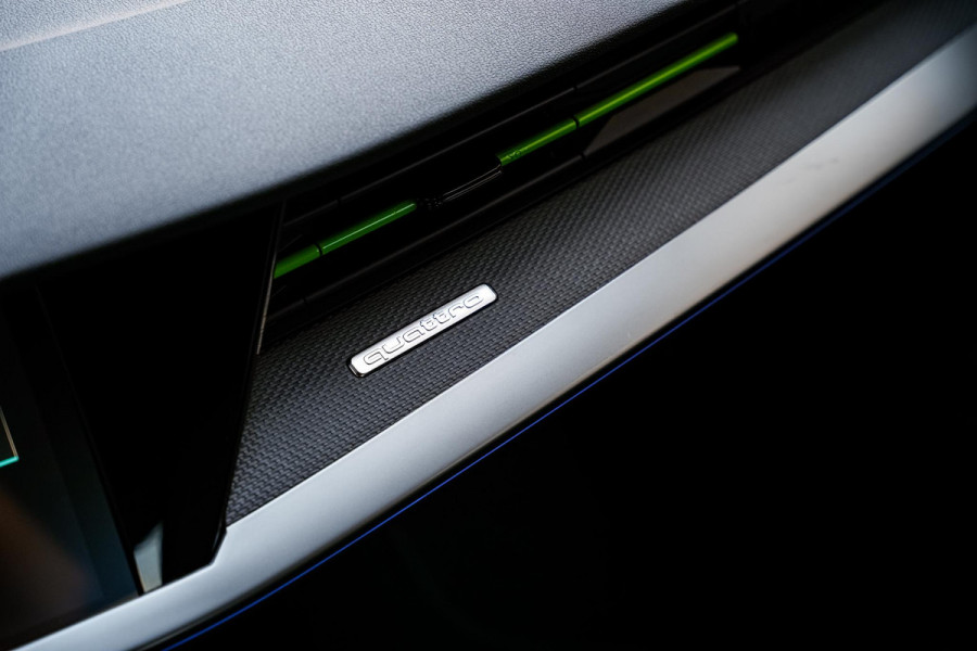 Audi A3 Limousine 2.5 TFSI RS 3 quattro Panoramadak B&O HUD ACC Hulk Edition Audi A3 Limousine 2.5 TFSI RS 3 quattro Panoramadak B&O HUD ACC Hulk Edition