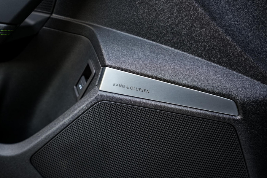 Audi A3 Limousine 2.5 TFSI RS 3 quattro Panoramadak B&O HUD ACC Hulk Edition Audi A3 Limousine 2.5 TFSI RS 3 quattro Panoramadak B&O HUD ACC Hulk Edition