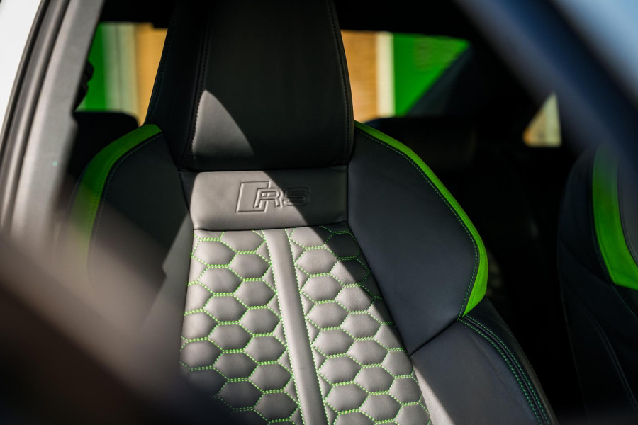 Audi A3 Limousine 2.5 TFSI RS 3 quattro Panoramadak B&O HUD ACC Hulk Edition Audi A3 Limousine 2.5 TFSI RS 3 quattro Panoramadak B&O HUD ACC Hulk Edition