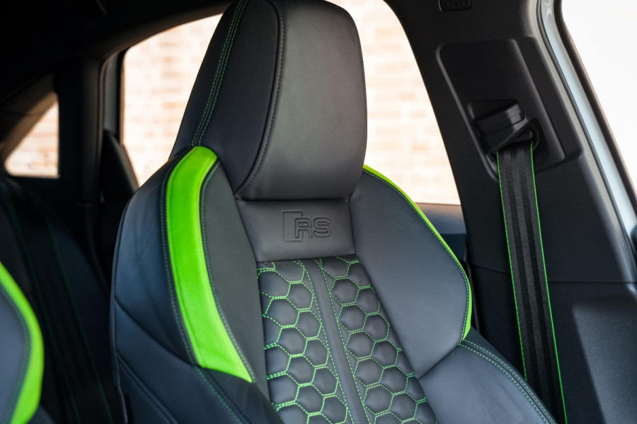 Audi A3 Limousine 2.5 TFSI RS 3 quattro Panoramadak B&O HUD ACC Hulk Edition Audi A3 Limousine 2.5 TFSI RS 3 quattro Panoramadak B&O HUD ACC Hulk Edition