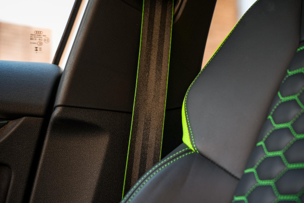 Audi A3 Limousine 2.5 TFSI RS 3 quattro Panoramadak B&O HUD ACC Hulk Edition Audi A3 Limousine 2.5 TFSI RS 3 quattro Panoramadak B&O HUD ACC Hulk Edition