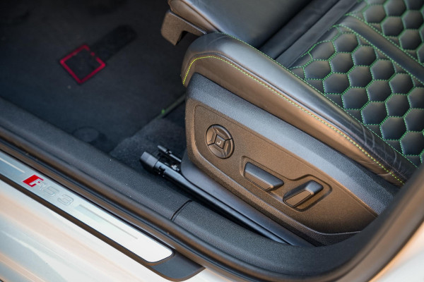 Audi A3 Limousine 2.5 TFSI RS 3 quattro Panoramadak B&O HUD ACC Hulk Edition Audi A3 Limousine 2.5 TFSI RS 3 quattro Panoramadak B&O HUD ACC Hulk Edition