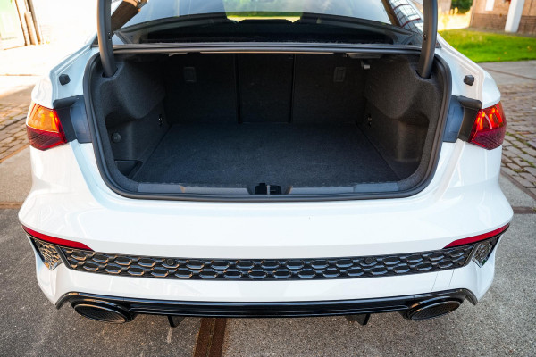 Audi A3 Limousine 2.5 TFSI RS 3 quattro Panoramadak B&O HUD ACC Hulk Edition Audi A3 Limousine 2.5 TFSI RS 3 quattro Panoramadak B&O HUD ACC Hulk Edition