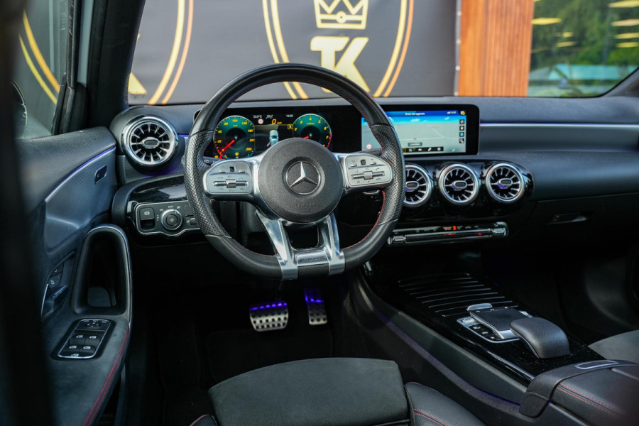 Mercedes-Benz A-Klasse 250 Premium Plus AMG Panodak Widescreen Ambient Adaptive Cruise Leer Alcantara Stoelverw.