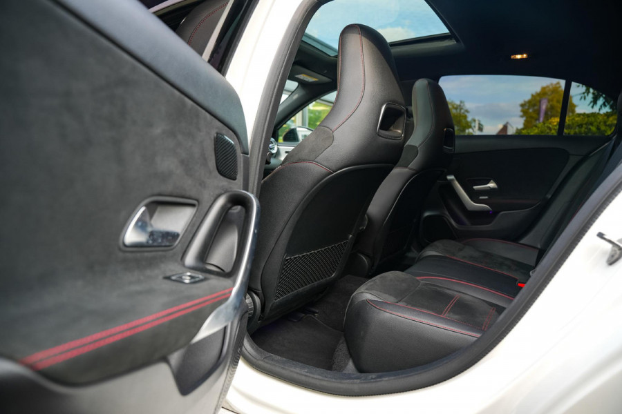 Mercedes-Benz A-Klasse 250 Premium Plus AMG Panodak Widescreen Ambient Adaptive Cruise Leer Alcantara Stoelverw.