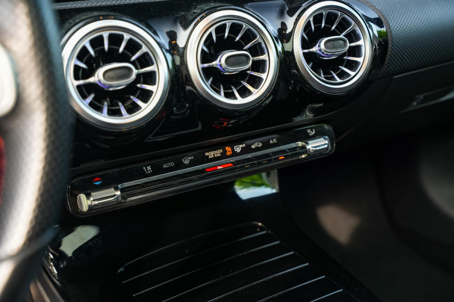 Mercedes-Benz A-Klasse 250 Premium Plus AMG Panodak Widescreen Ambient Adaptive Cruise Leer Alcantara Stoelverw.
