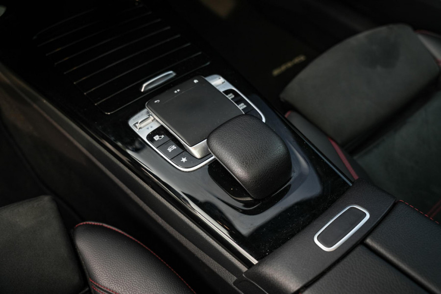 Mercedes-Benz A-Klasse 250 Premium Plus AMG Panodak Widescreen Ambient Adaptive Cruise Leer Alcantara Stoelverw.