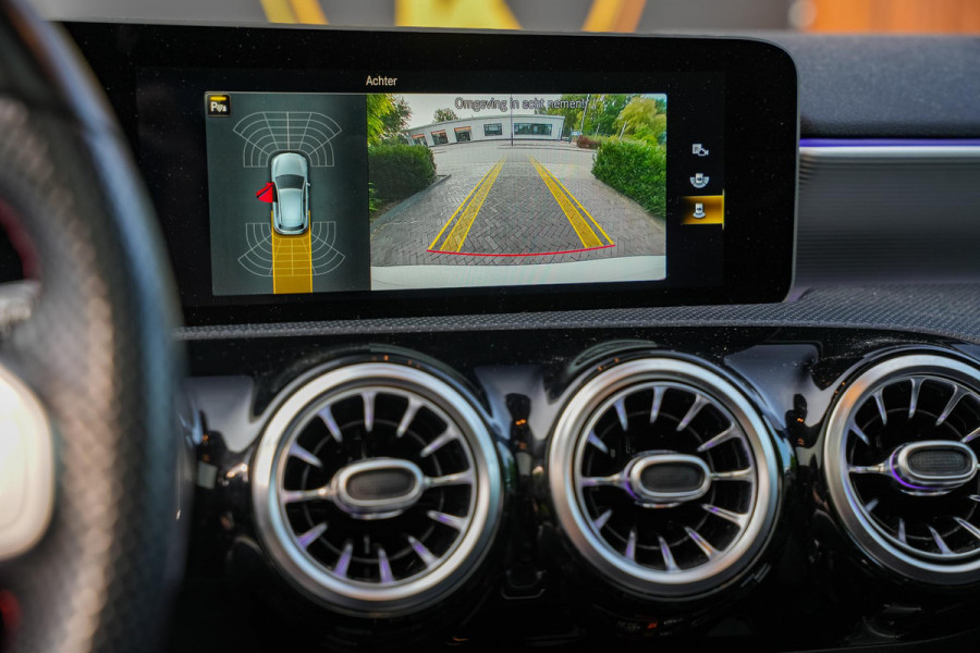 Mercedes-Benz A-Klasse 250 Premium Plus AMG Panodak Widescreen Ambient Adaptive Cruise Leer Alcantara Stoelverw.