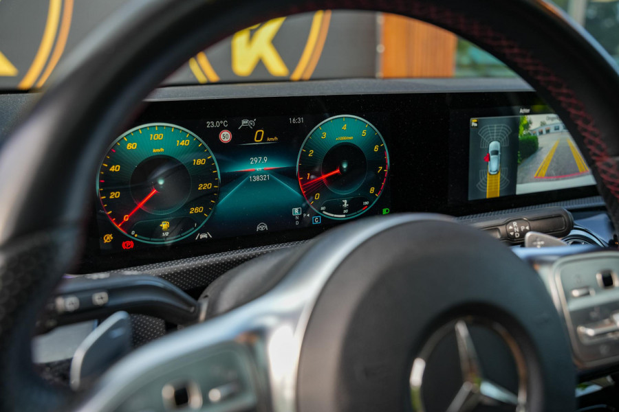 Mercedes-Benz A-Klasse 250 Premium Plus AMG Panodak Widescreen Ambient Adaptive Cruise Leer Alcantara Stoelverw.