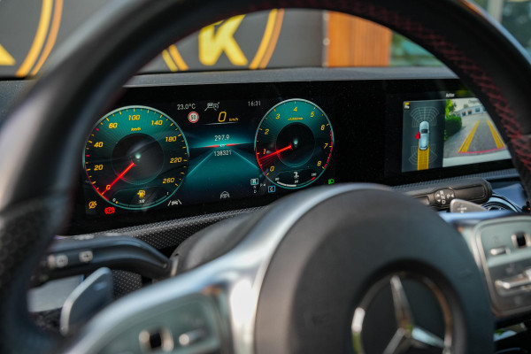 Mercedes-Benz A-Klasse 250 Premium Plus AMG Panodak Widescreen Ambient Adaptive Cruise Leer Alcantara Stoelverw.