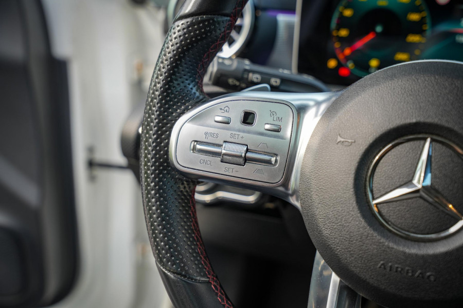 Mercedes-Benz A-Klasse 250 Premium Plus AMG Panodak Widescreen Ambient Adaptive Cruise Leer Alcantara Stoelverw.