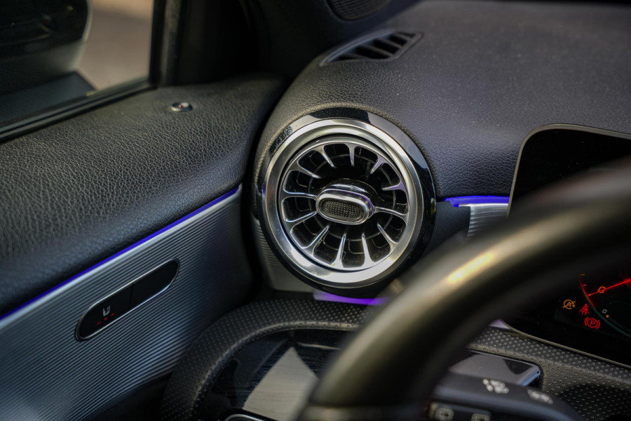 Mercedes-Benz A-Klasse 250 Premium Plus AMG Panodak Widescreen Ambient Adaptive Cruise Leer Alcantara Stoelverw.