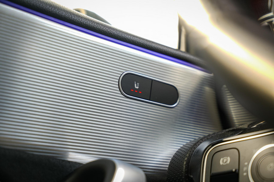 Mercedes-Benz A-Klasse 250 Premium Plus AMG Panodak Widescreen Ambient Adaptive Cruise Leer Alcantara Stoelverw.
