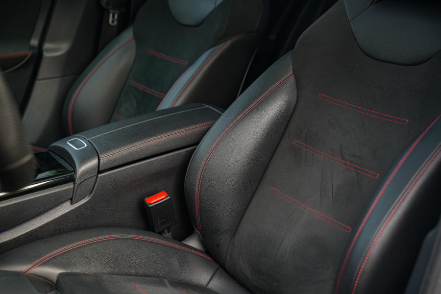 Mercedes-Benz A-Klasse 250 Premium Plus AMG Panodak Widescreen Ambient Adaptive Cruise Leer Alcantara Stoelverw.
