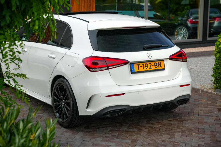 Mercedes-Benz A-Klasse 250 Premium Plus AMG Panodak Widescreen Ambient Adaptive Cruise Leer Alcantara Stoelverw.