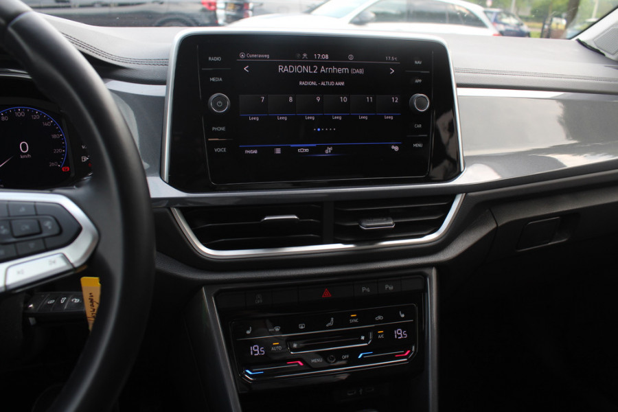 Volkswagen T-Roc 1.5 TSI Life Business / Camera / Apple CarPlay / Virtual Cockpit / 17'' / Dodehoek / DAB / Stoelverwarming / ACC