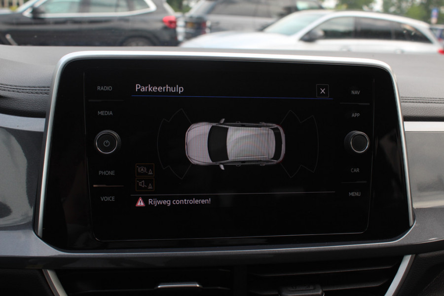 Volkswagen T-Roc 1.5 TSI Life Business / Camera / Apple CarPlay / Virtual Cockpit / 17'' / Dodehoek / DAB / Stoelverwarming / ACC