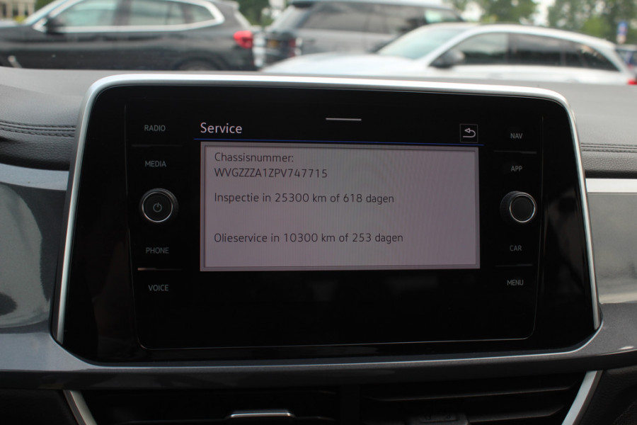 Volkswagen T-Roc 1.5 TSI Life Business / Camera / Apple CarPlay / Virtual Cockpit / 17'' / Dodehoek / DAB / Stoelverwarming / ACC