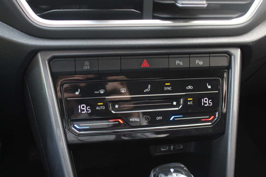 Volkswagen T-Roc 1.5 TSI Life Business / Camera / Apple CarPlay / Virtual Cockpit / 17'' / Dodehoek / DAB / Stoelverwarming / ACC